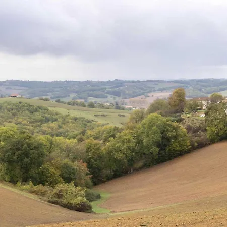 Holiday home Le Des Oiseaux Montbernard