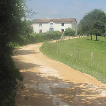 Le Des Oiseaux בית נופש Montbernard