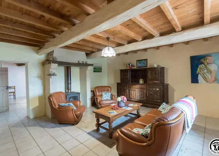 Holiday home Le Des Oiseaux Montbernard